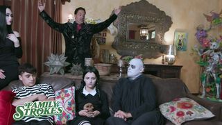Familystrokes halloween costume ends creepy family