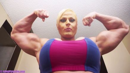 Tic T. reccomend girl huge biceps