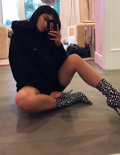 Tribute kylie jenners thighs